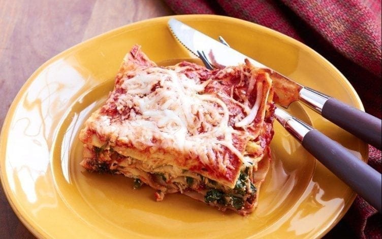 Easy Chicken & Spinach Lasagna–400 Calories Per Serving!