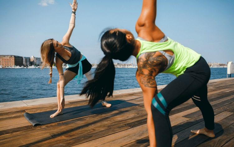 5种姿势瑜伽疗法:伸展运动来对抗久坐