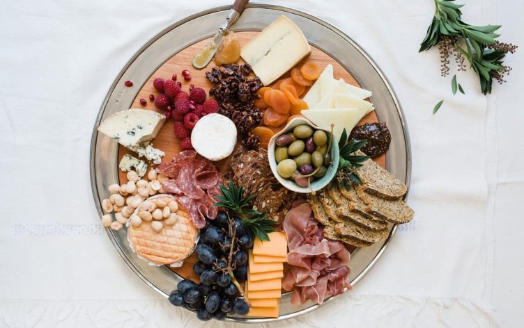 5 Tips For Building a Healthier Cheese Platter