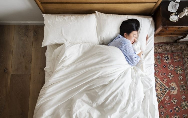 加权毯子真的帮助你睡得更好吗？