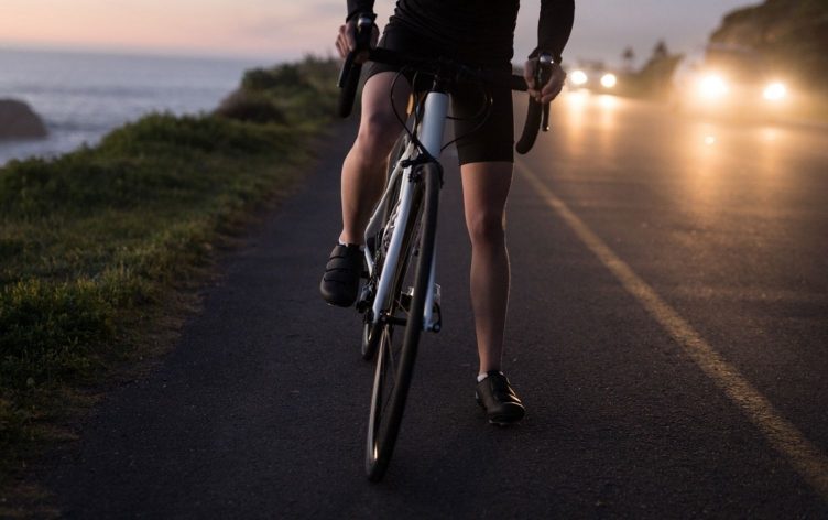 如何在黑暗中安全地骑自行车